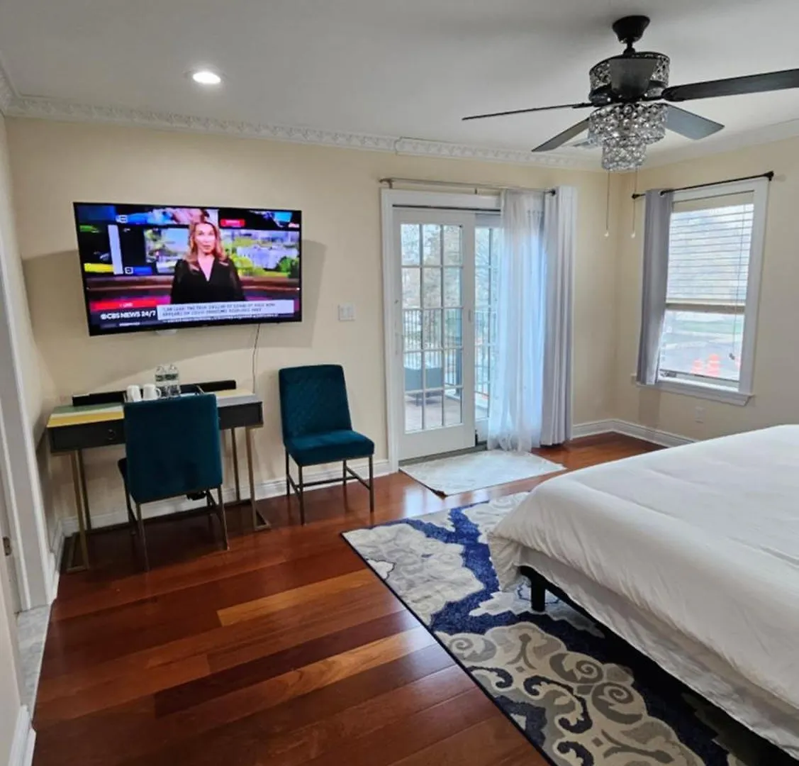 Luxury Hotel-Style Room In Queens, New York